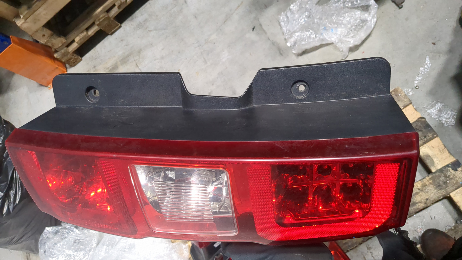 Фонарь задний правый
