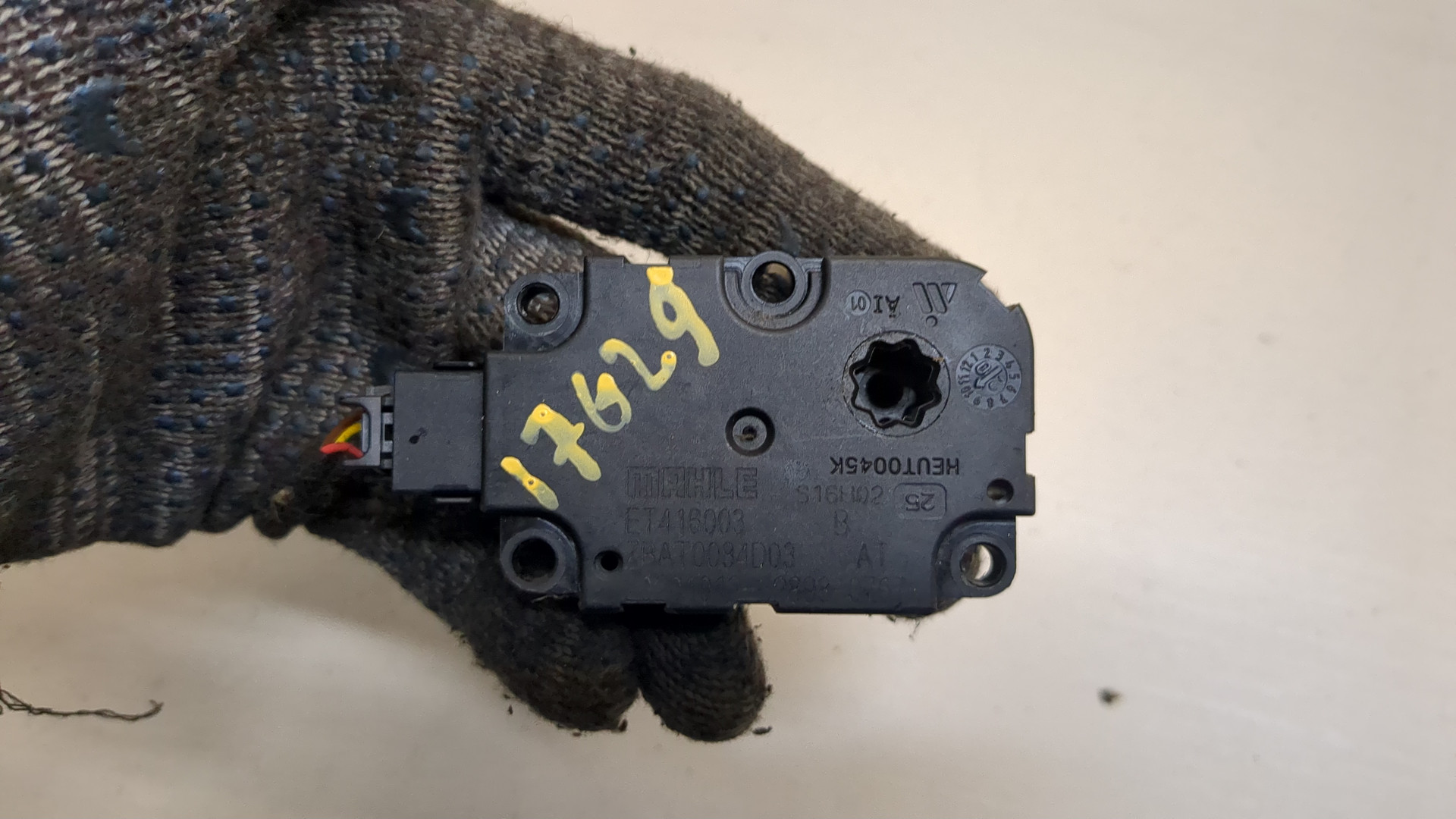 Моторчик заслонки печки