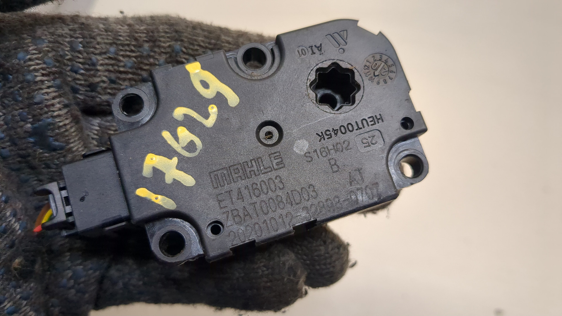 Моторчик заслонки печки