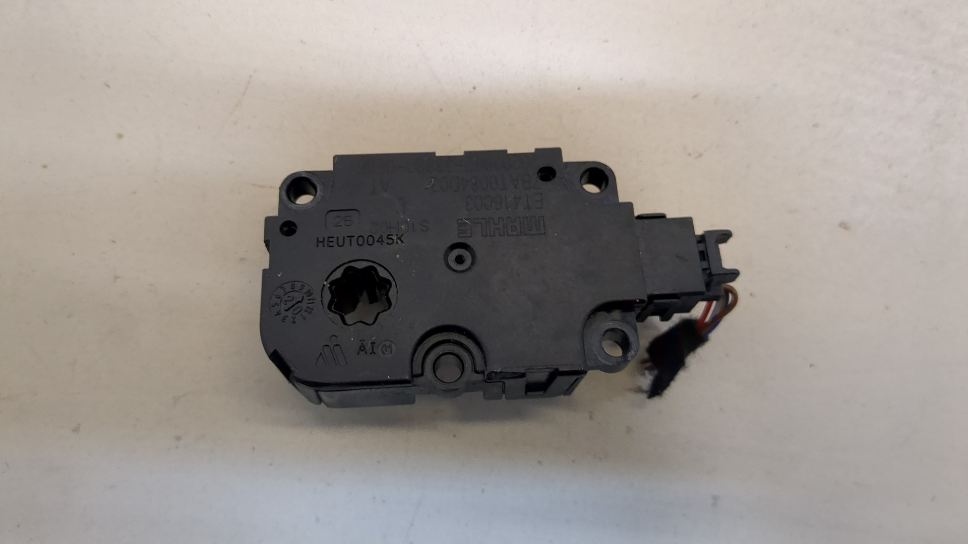 Моторчик заслонки печки