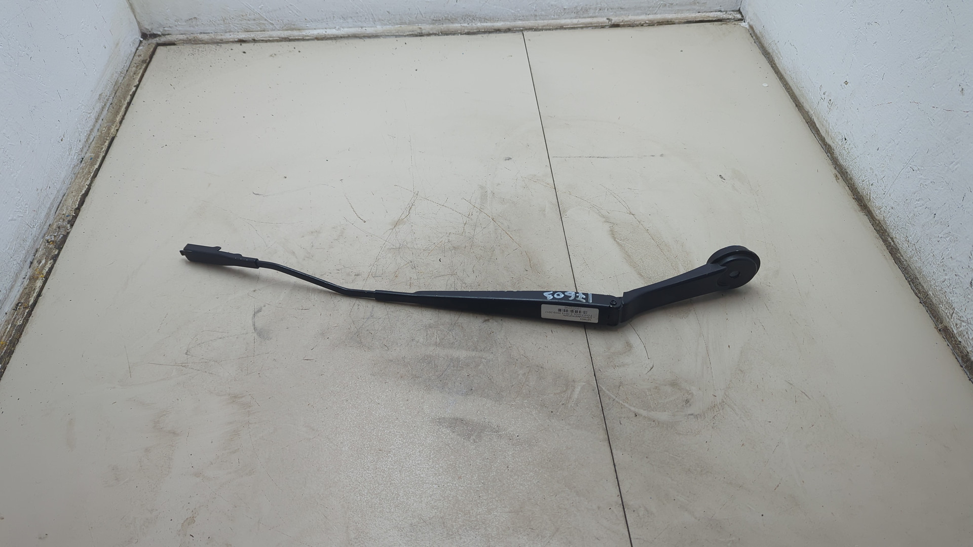 Поводок стеклоочистителя передний правый