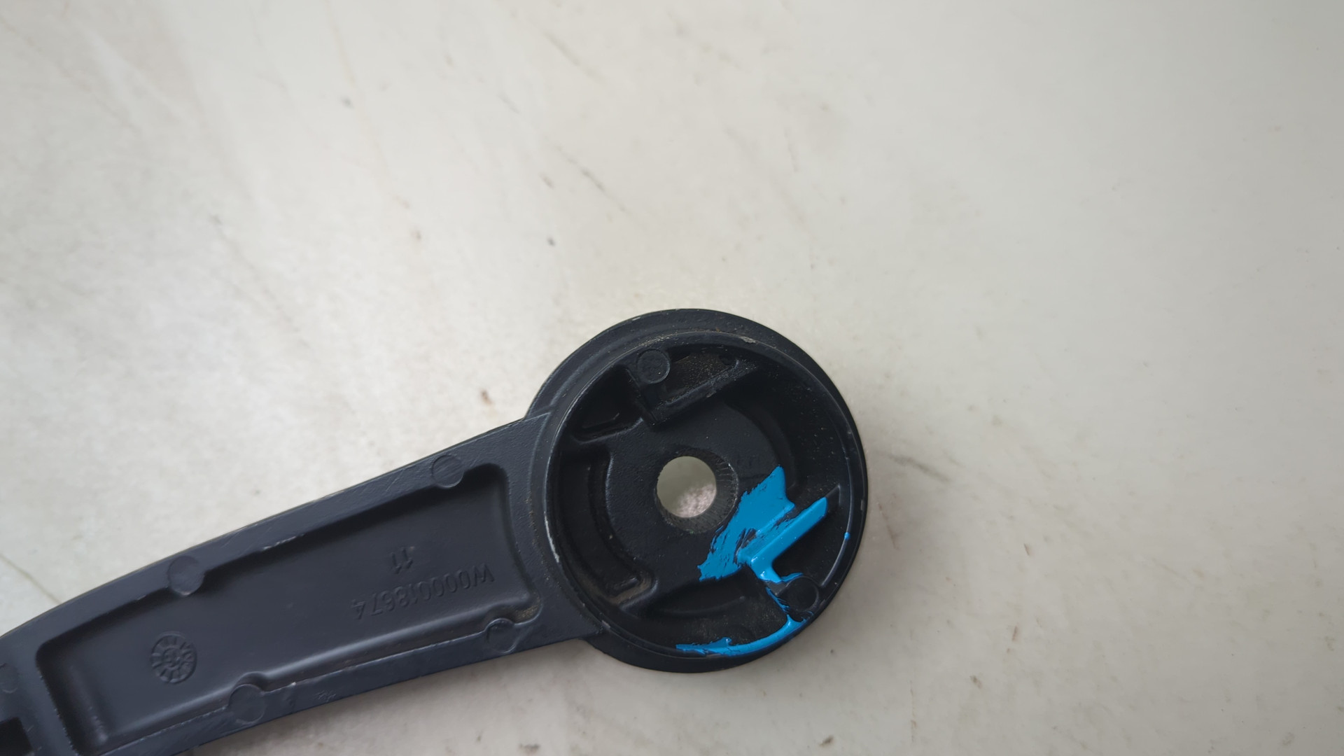 Поводок стеклоочистителя передний правый