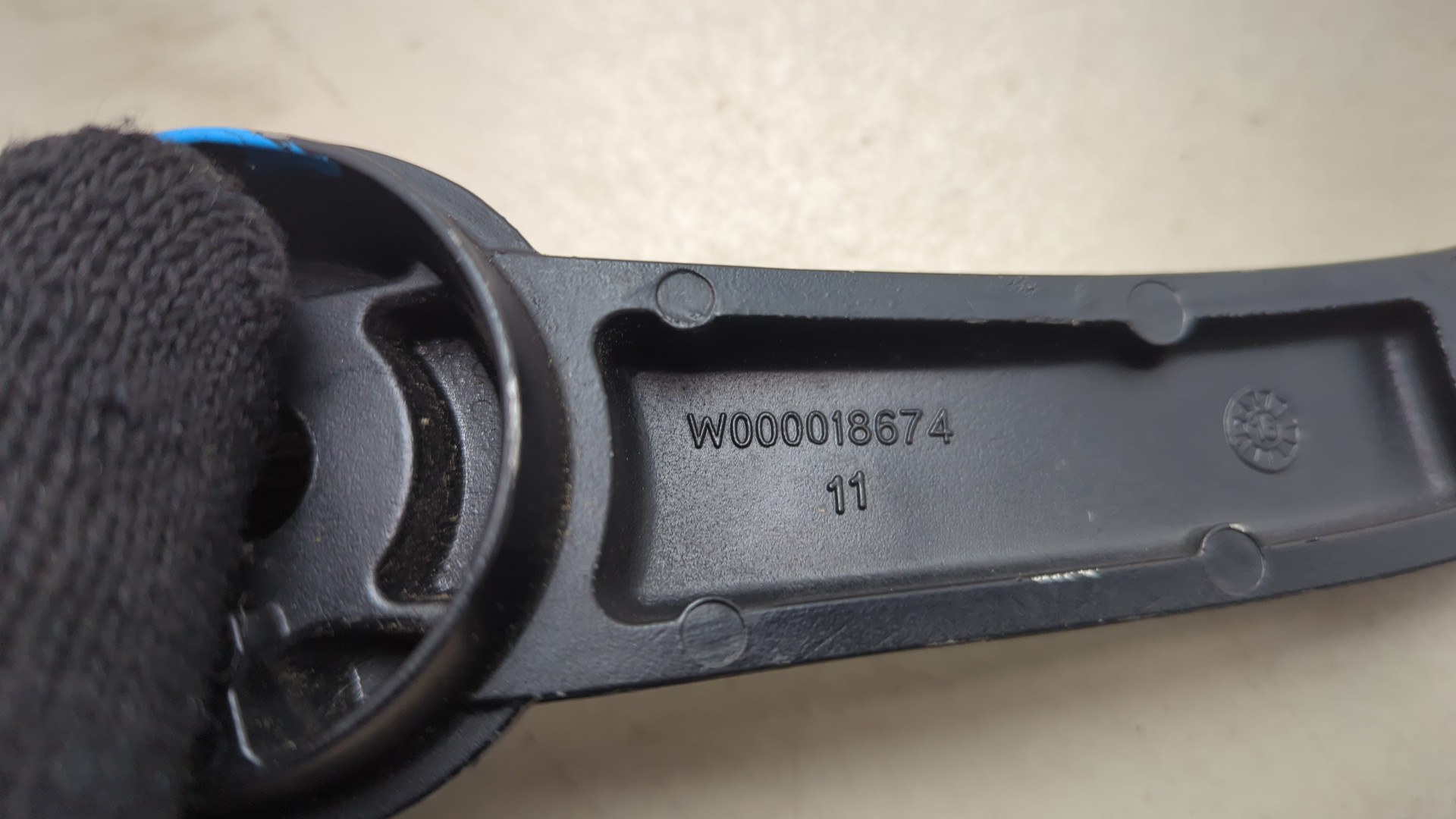 Поводок стеклоочистителя передний правый