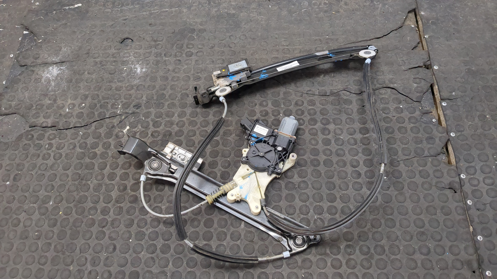 Стеклоподъемник электр. передний правый