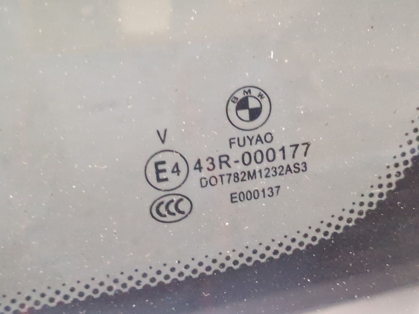 Стекло кузовное глухое правое