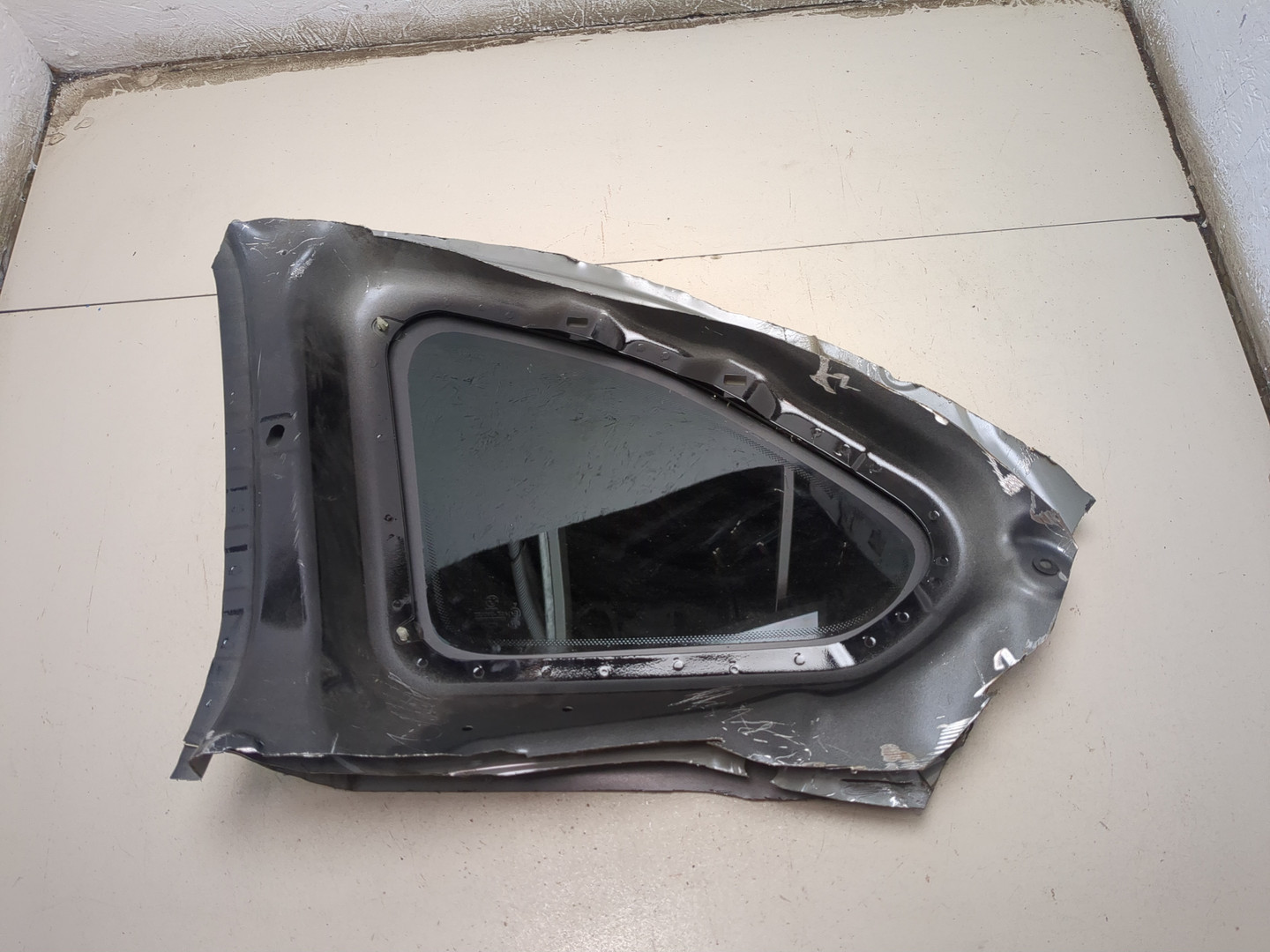 Стекло кузовное глухое правое