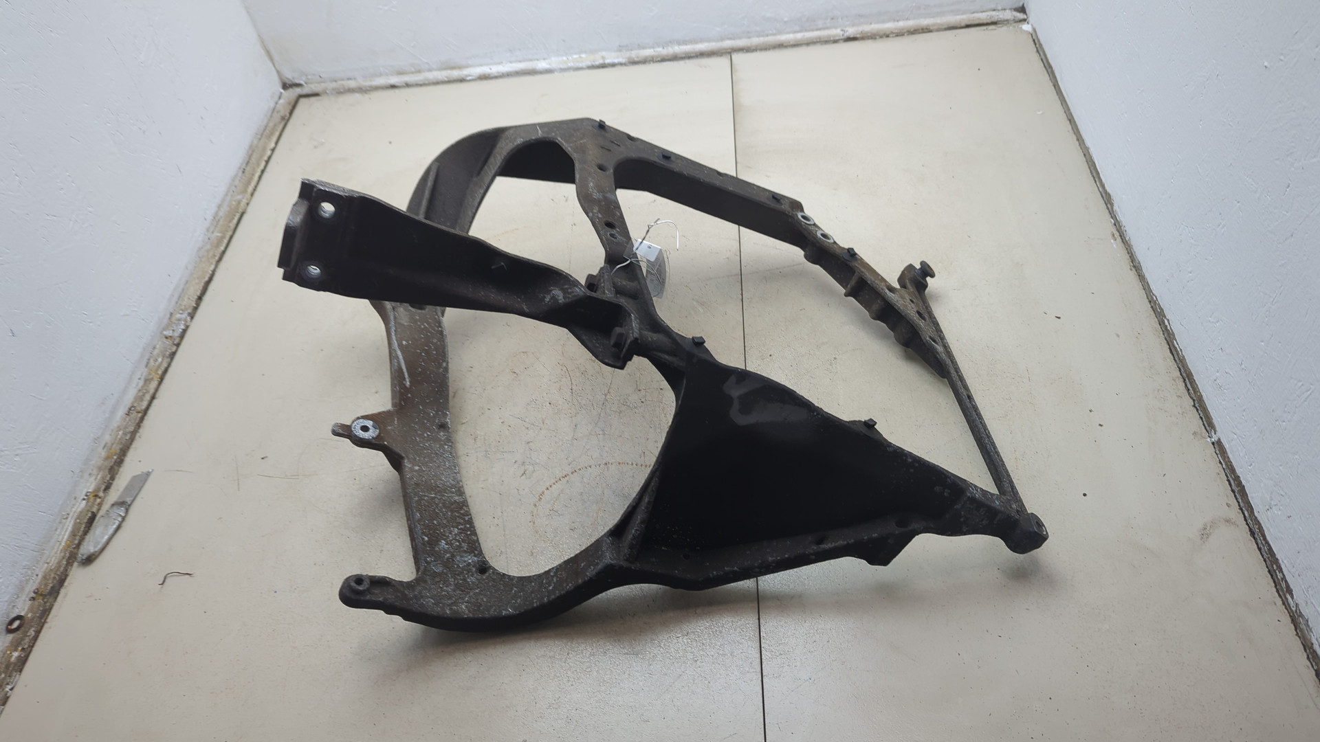 Кронштейн фар левый