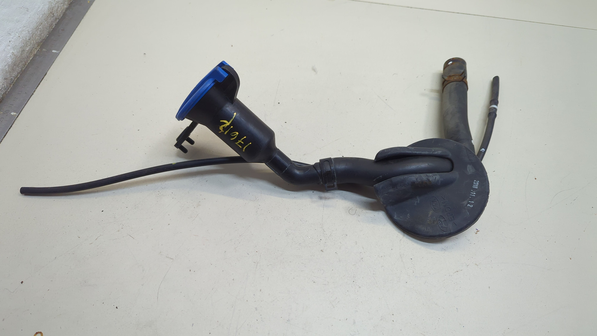 Горловина бачка омывателя