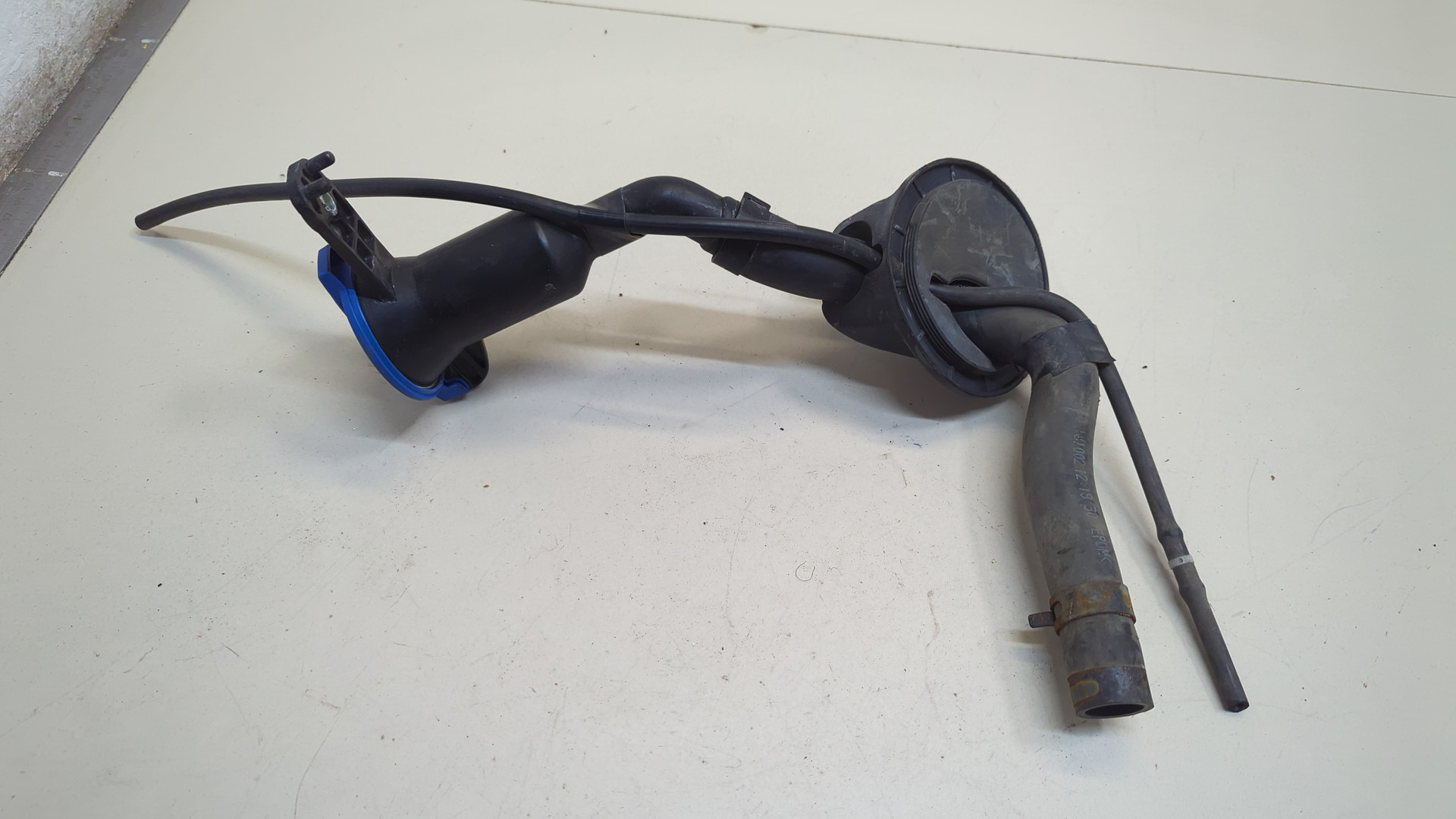 Горловина бачка омывателя