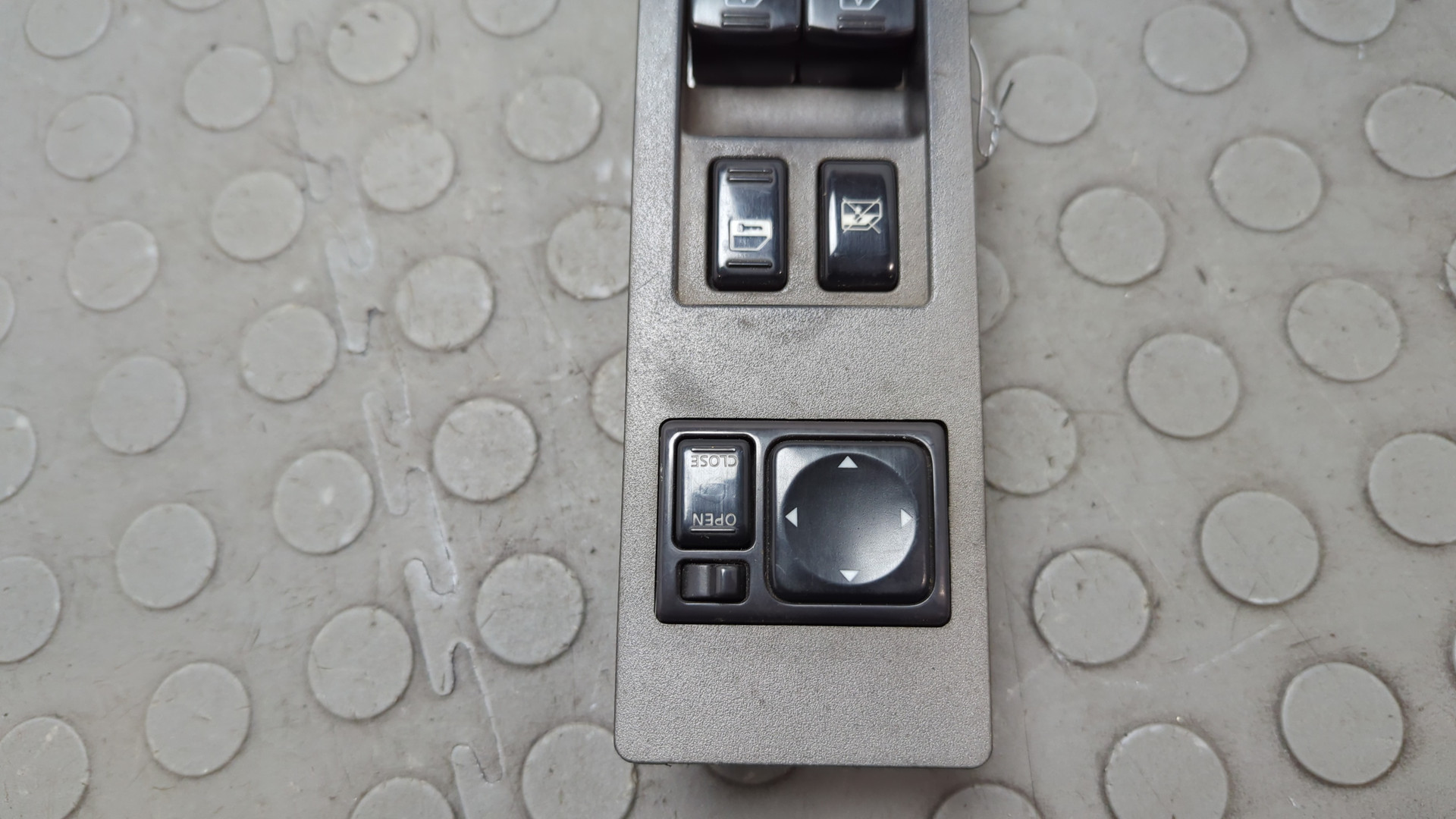 Кнопка стеклоподъемника