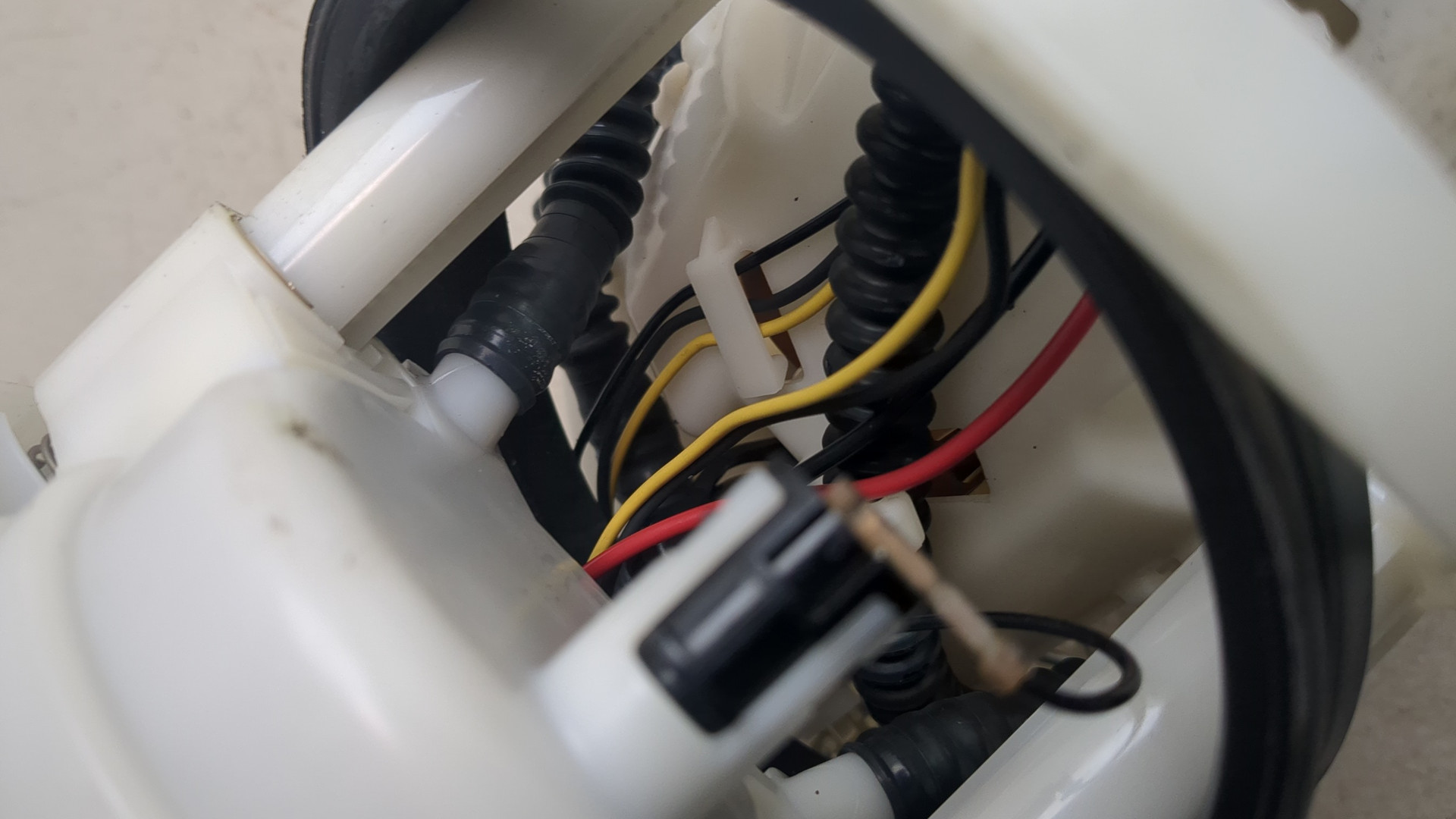 Насос топливный электрический