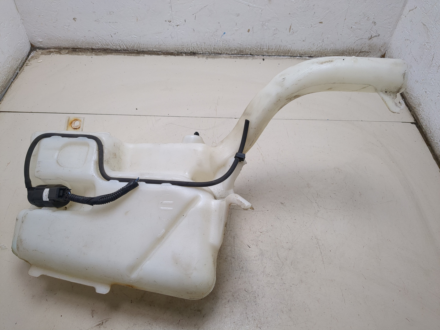 Бачок омывателя лобового стекла