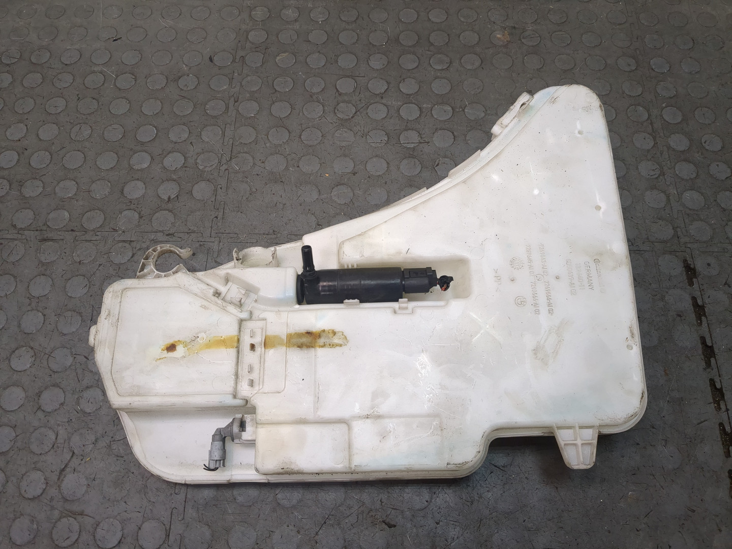 Бачок омывателя лобового стекла