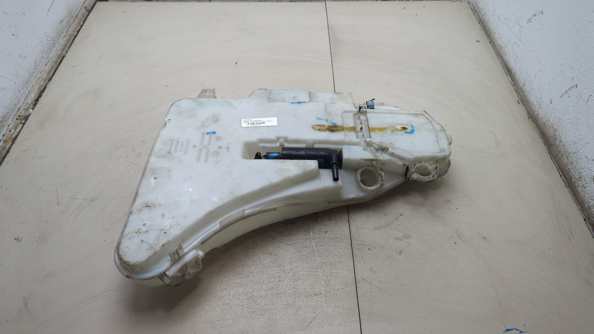 Бачок омывателя лобового стекла