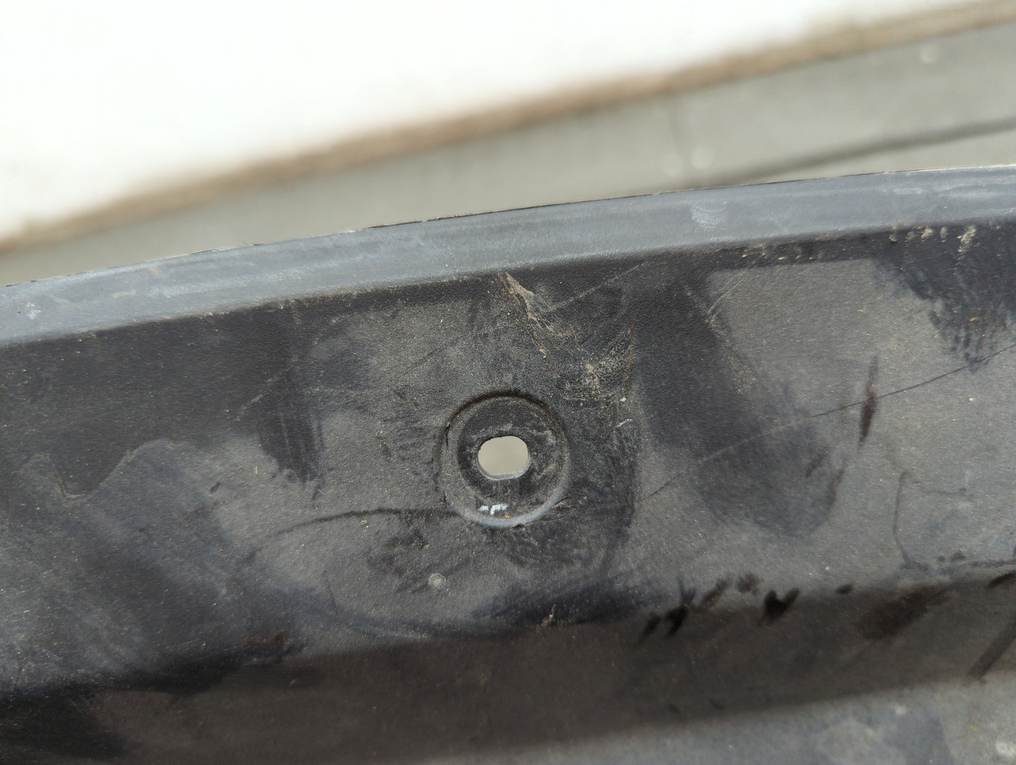 Кожух замка капота