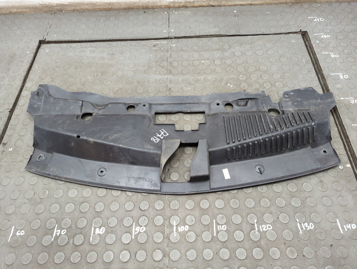 Кожух замка капота