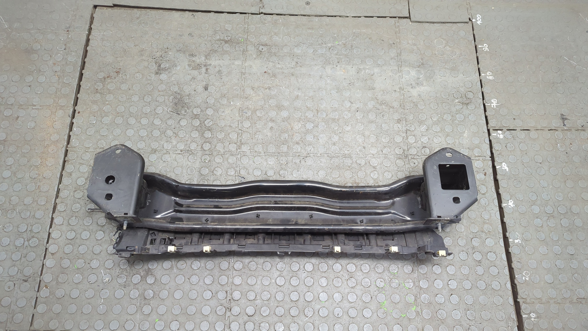 Усилитель заднего бампера