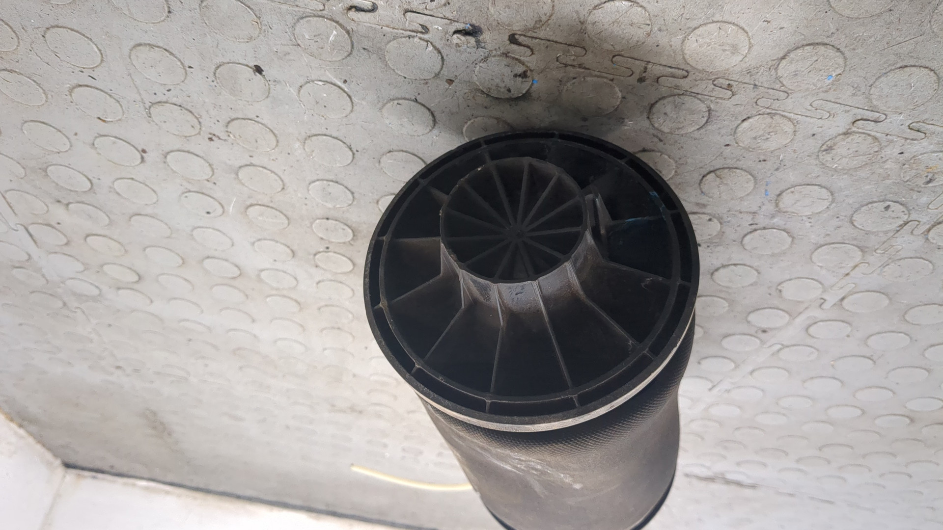 Амортизатор задний (стойка)