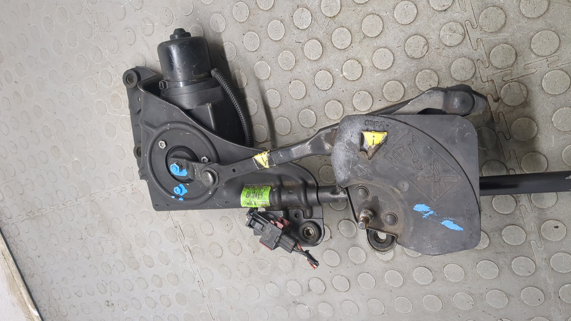 Трапеция стеклоочистителей