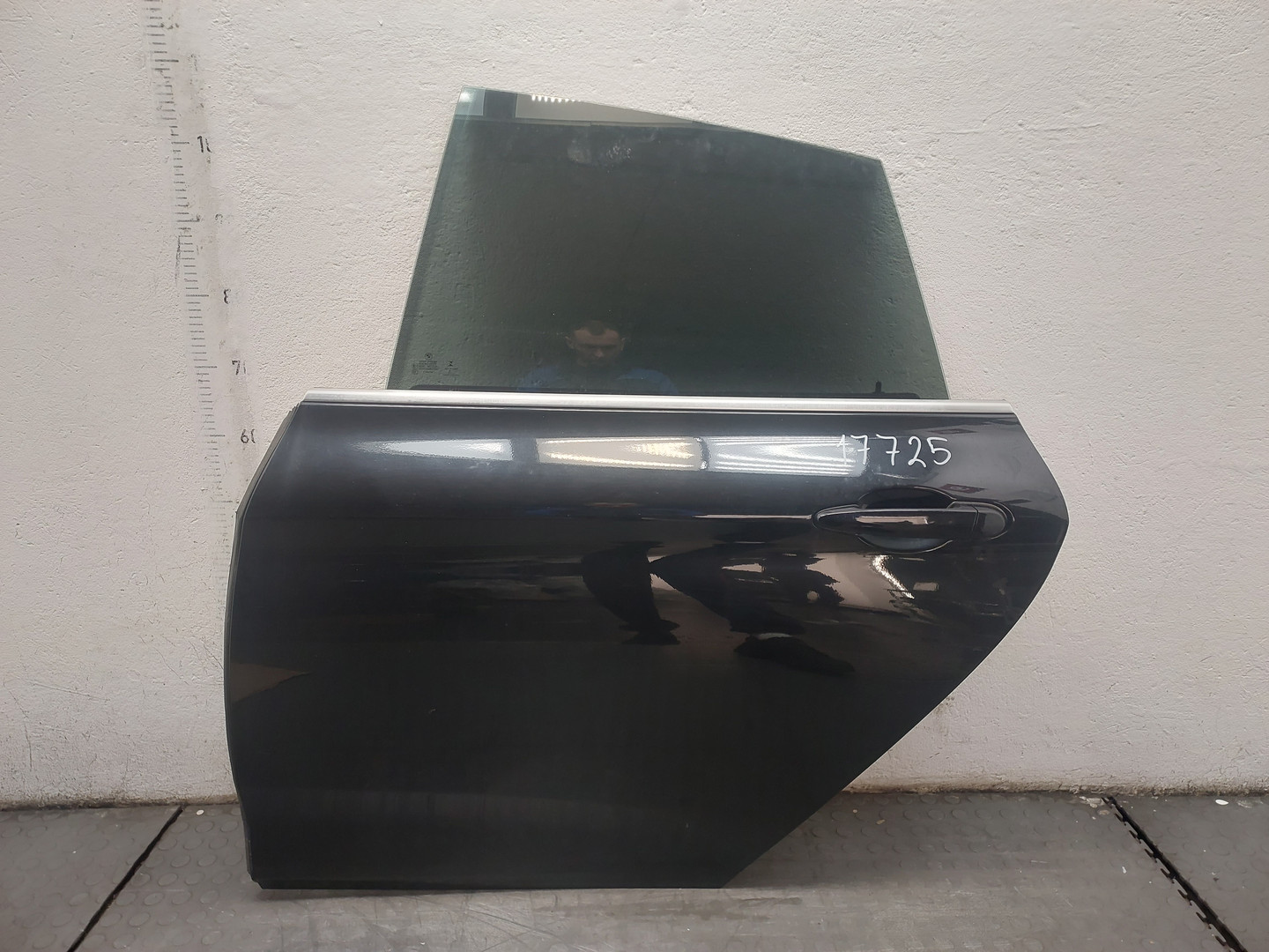 Дверь задняя левая