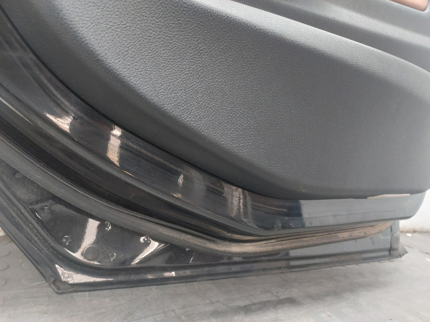 Дверь задняя левая