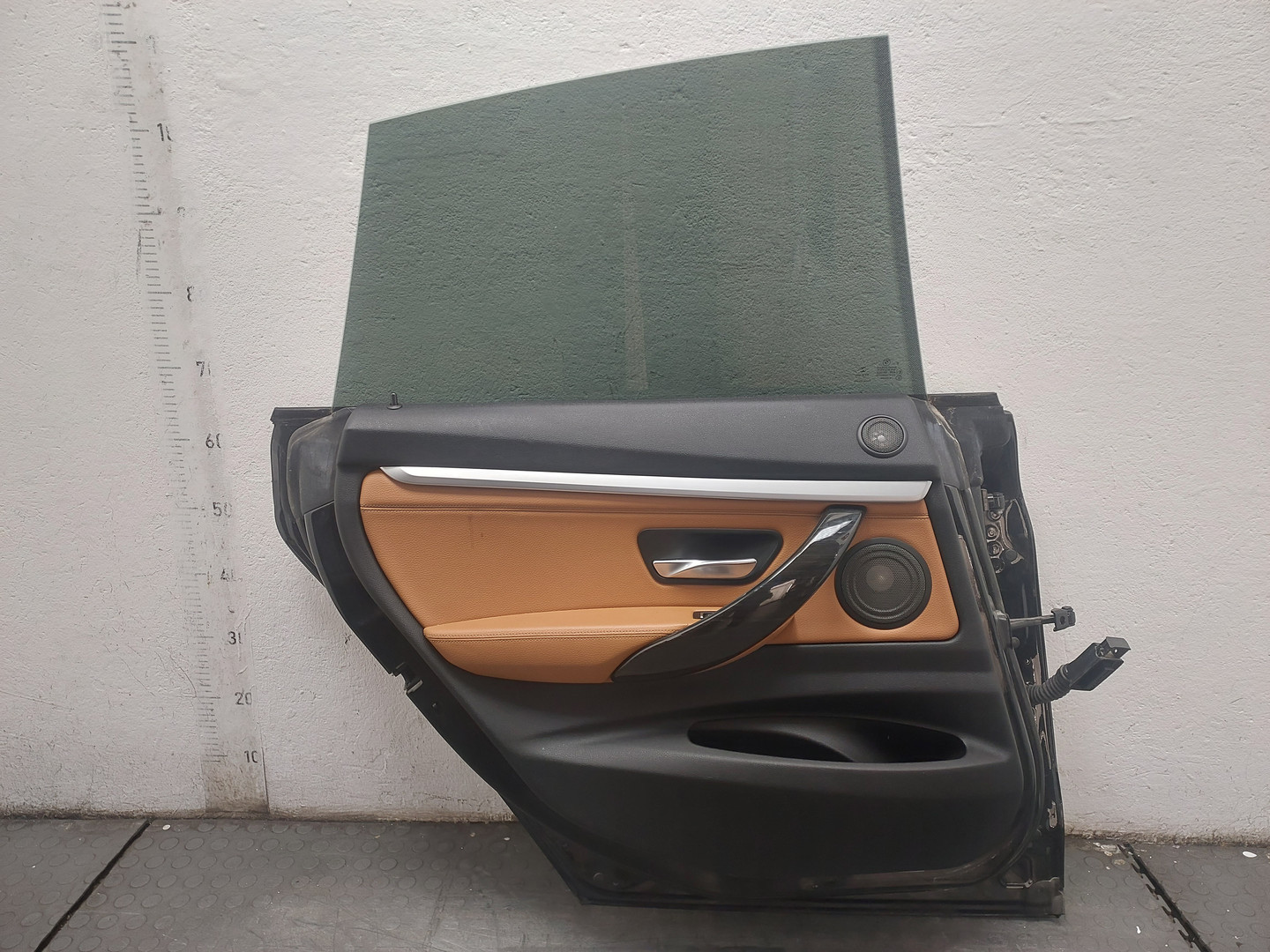 Дверь задняя левая