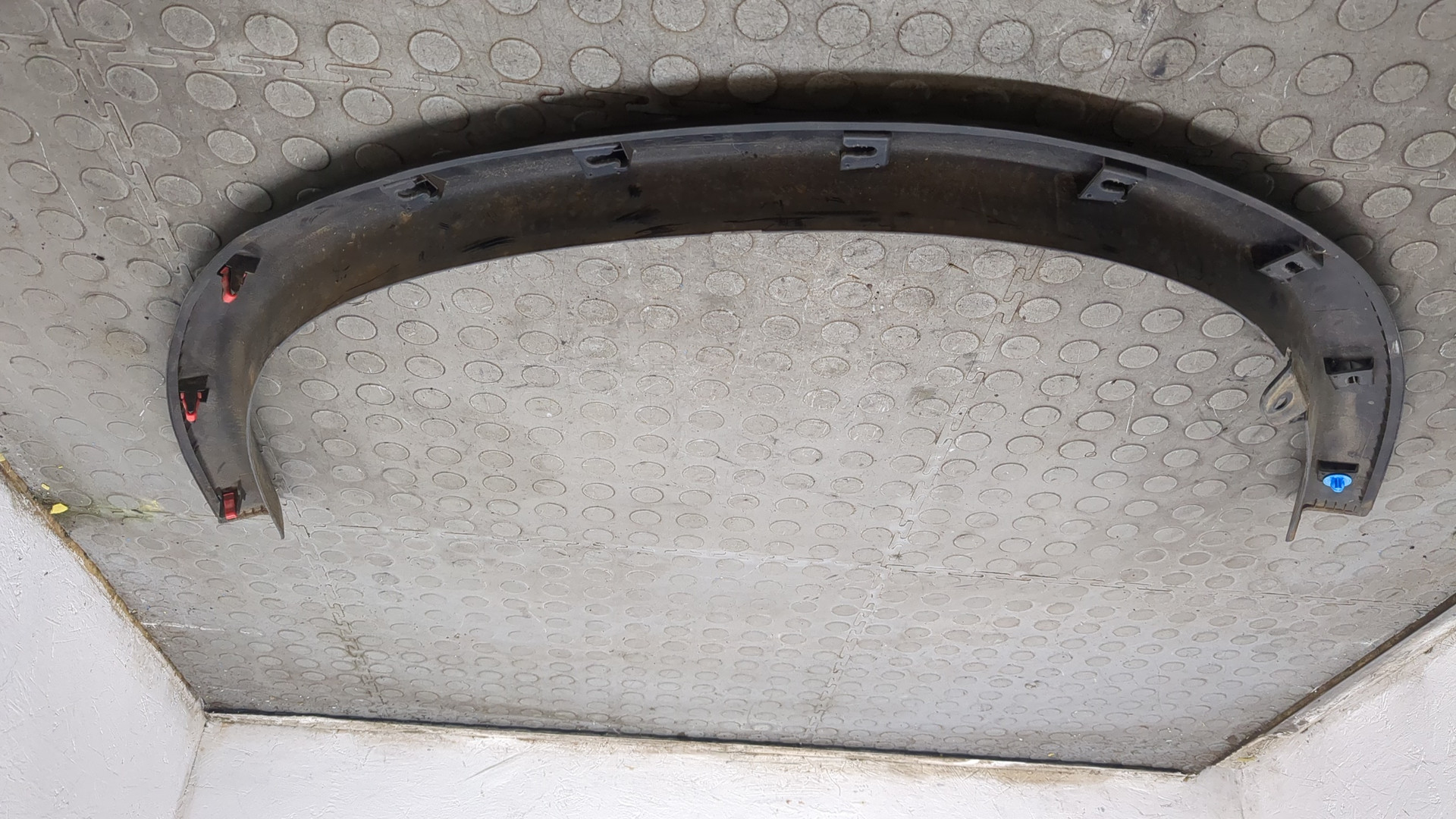 Накладка заднего крыла левого