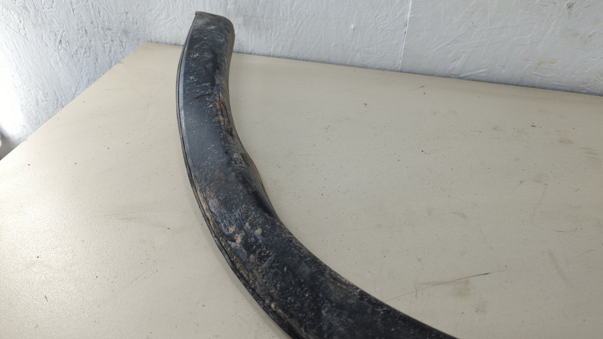 Накладка переднего крыла левого