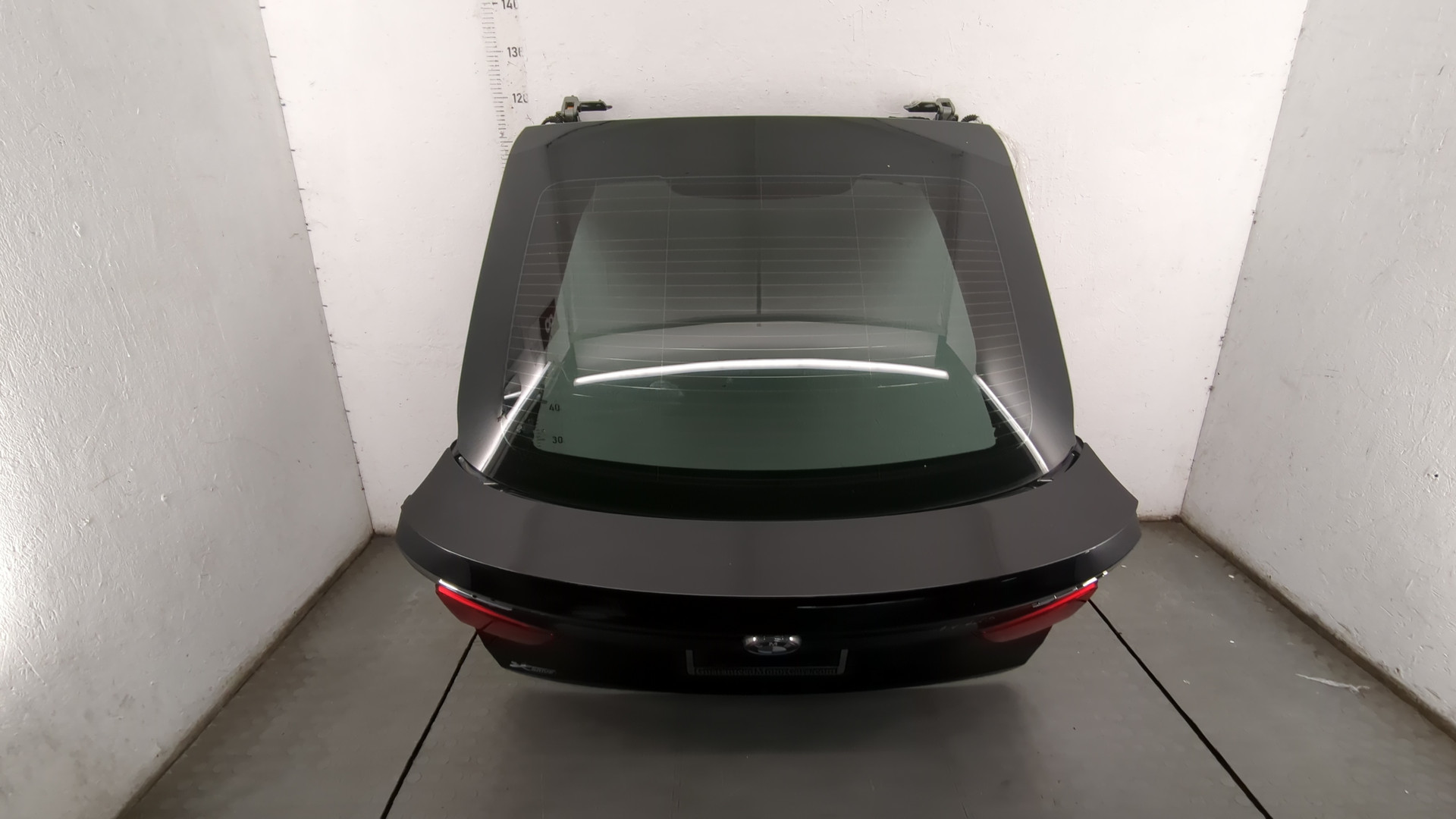 Дверь багажника