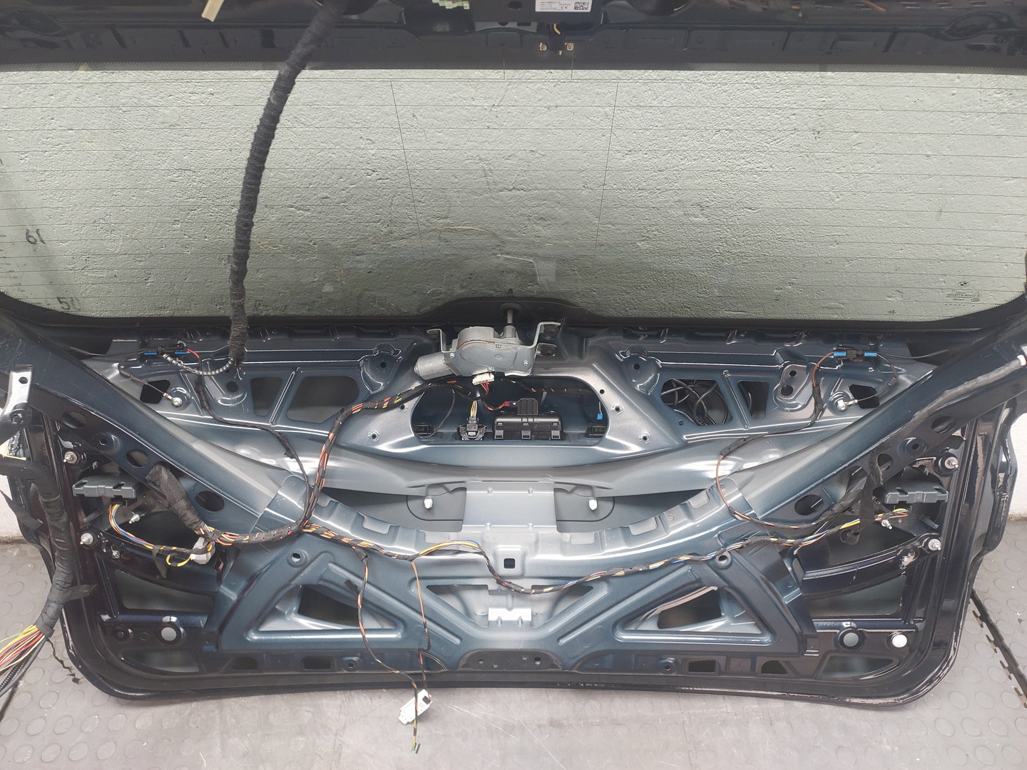 Дверь багажника