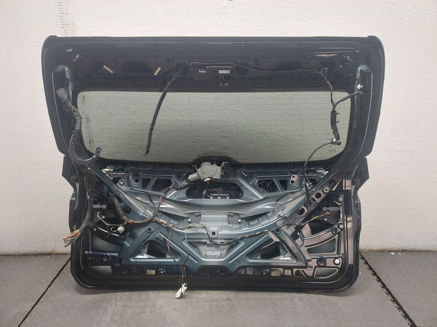 Дверь багажника