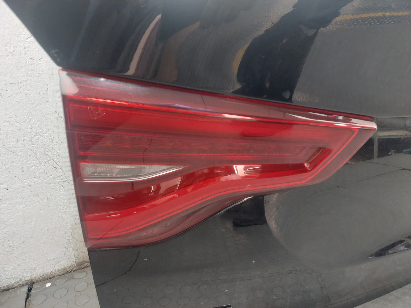 Дверь багажника