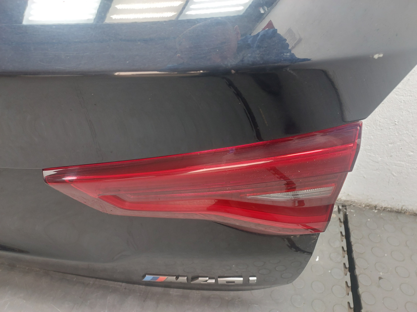 Дверь багажника