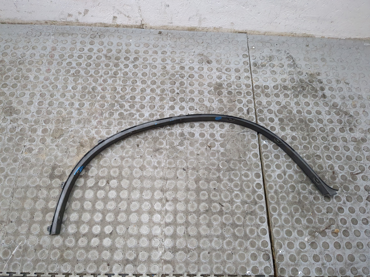 Накладка заднего крыла левого