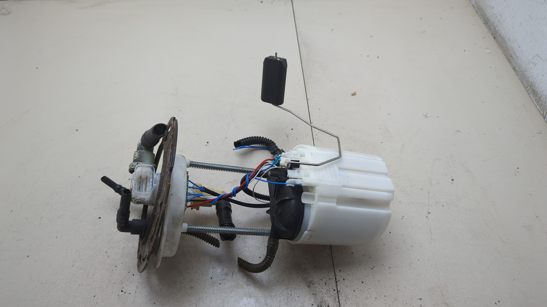 Насос топливный электрический