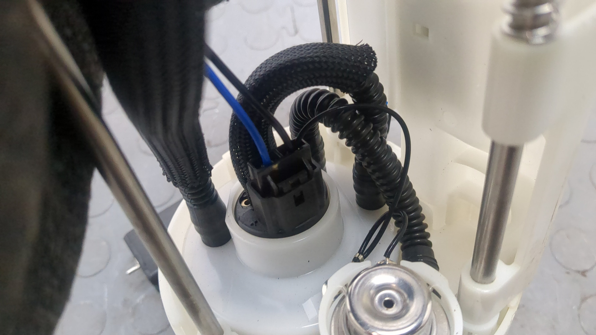 Насос топливный электрический