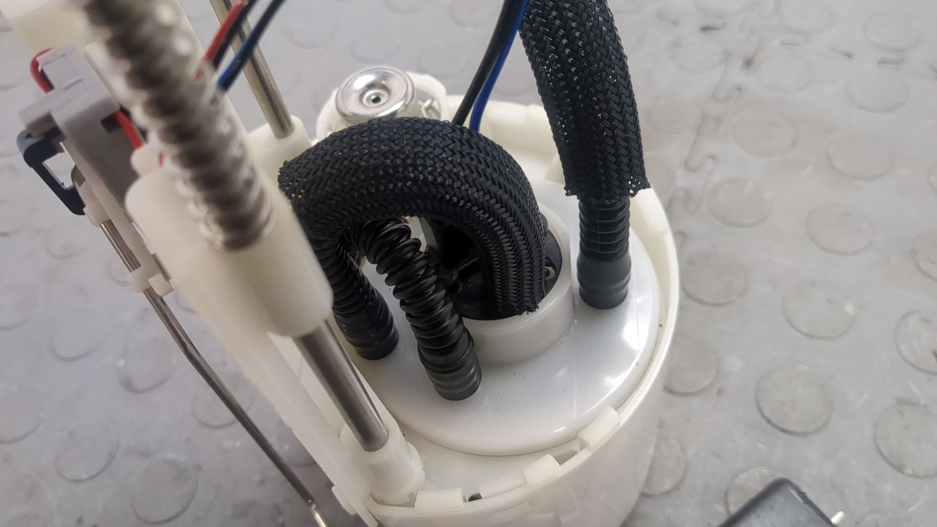 Насос топливный электрический