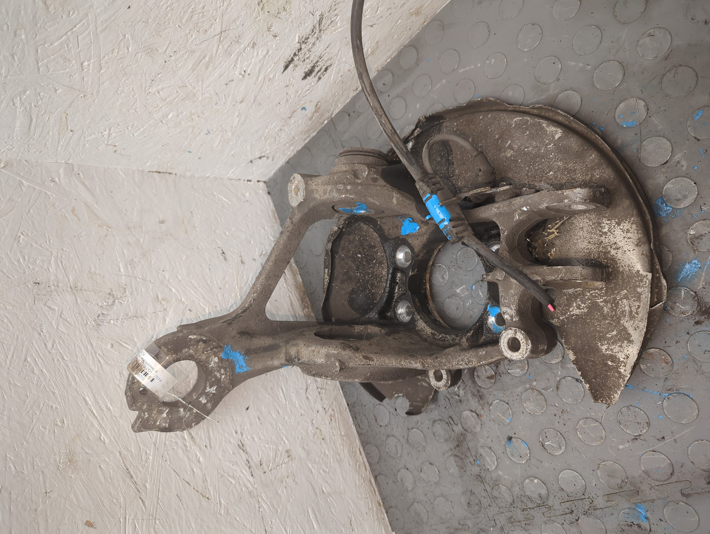 Кулак поворотный задний левый