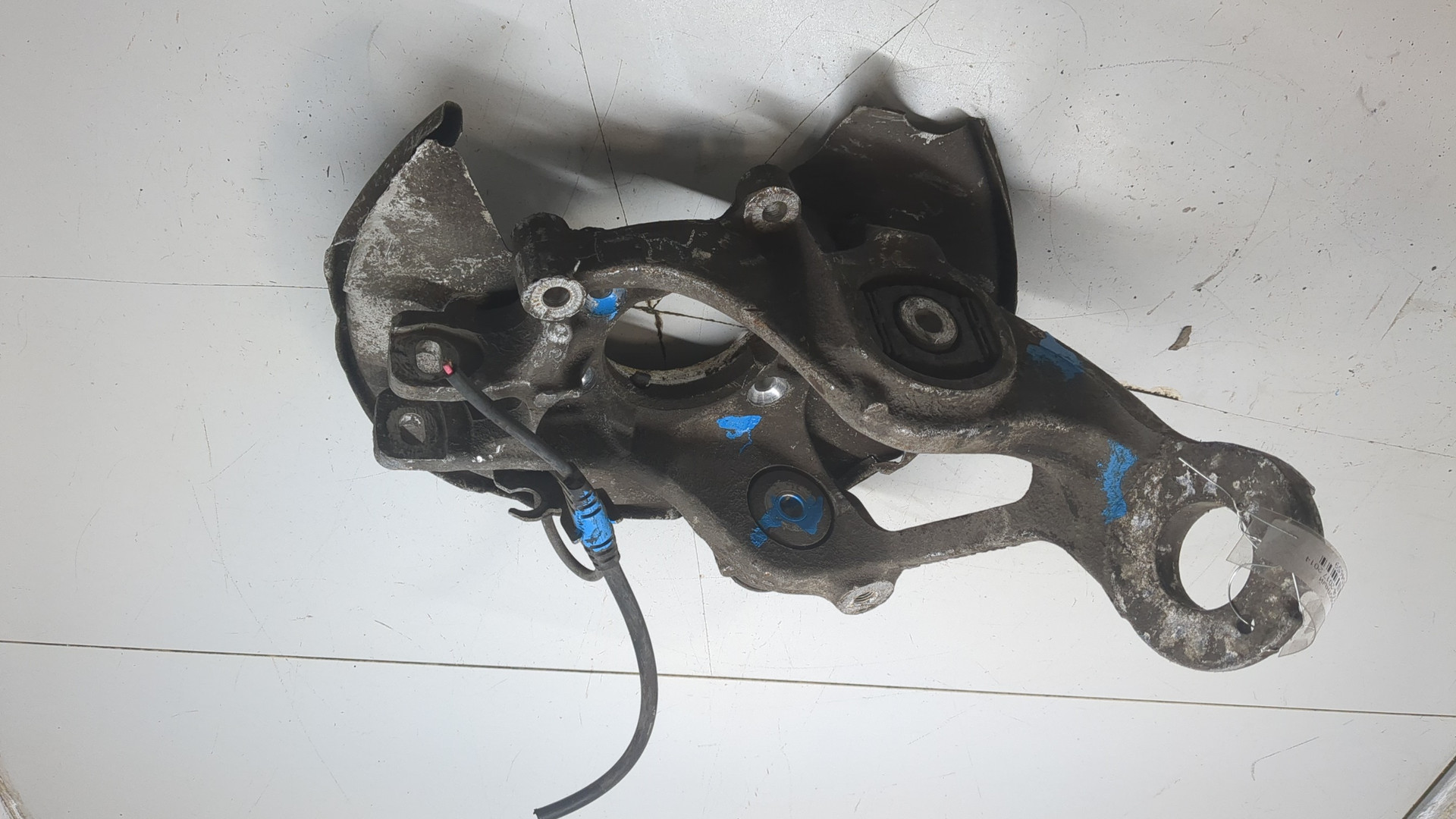 Кулак поворотный задний левый