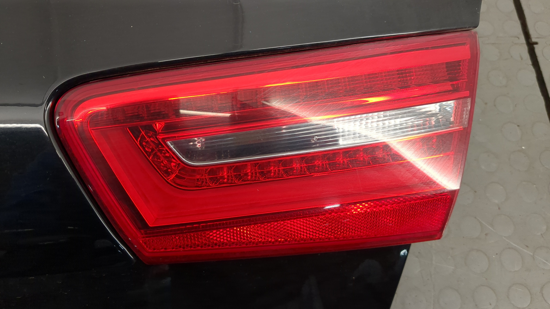 Дверь багажника