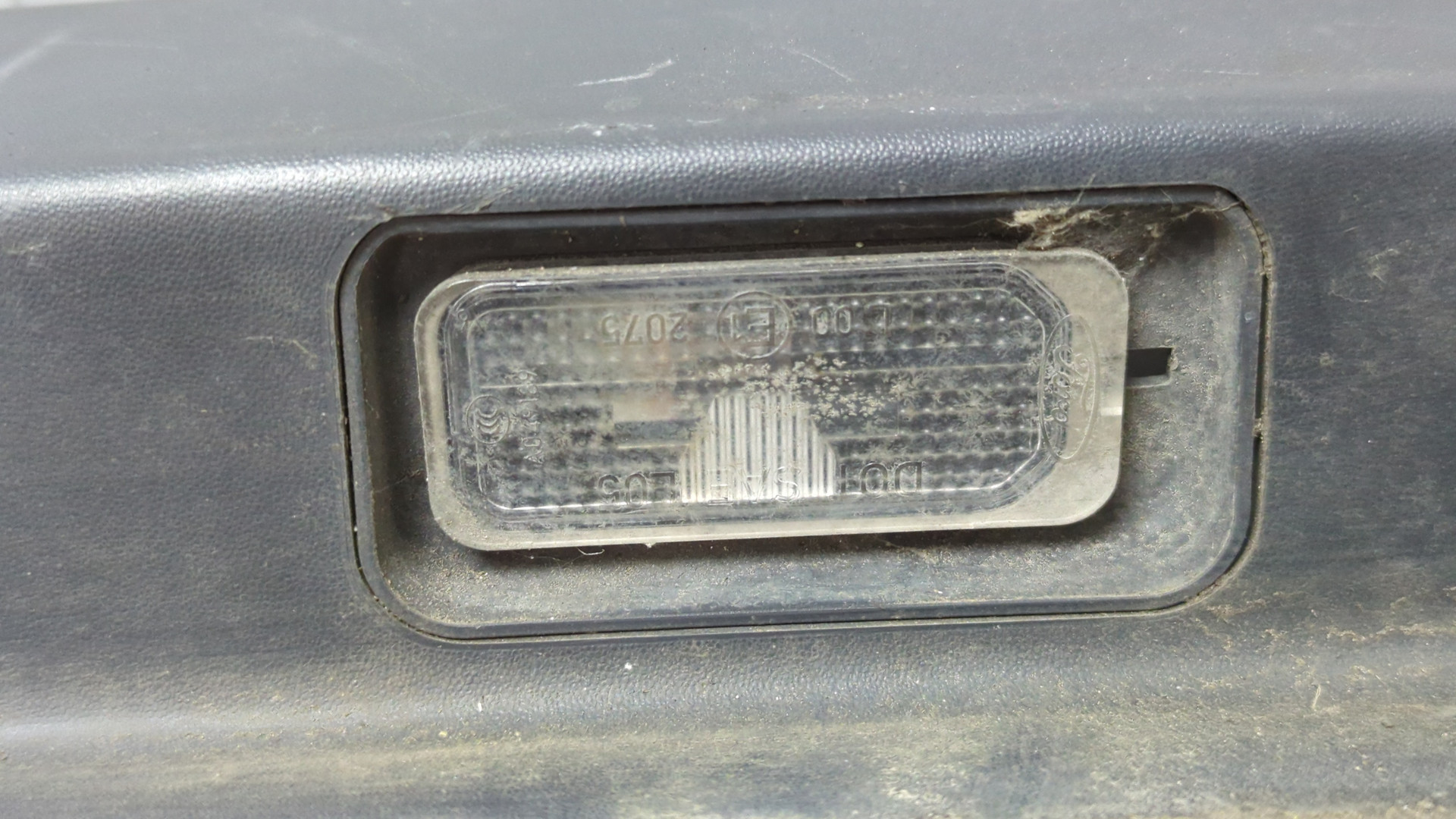 Фонарь подсветки номера