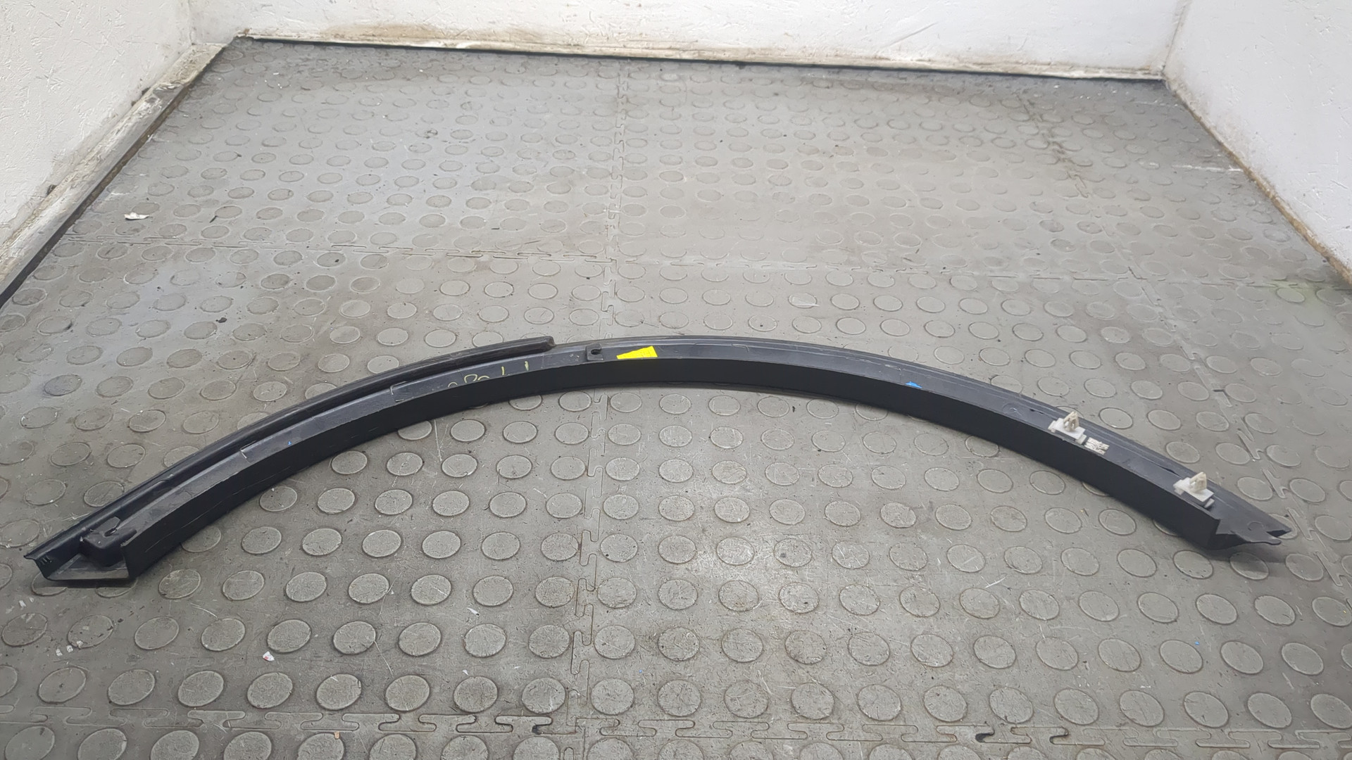 Накладка переднего крыла правого