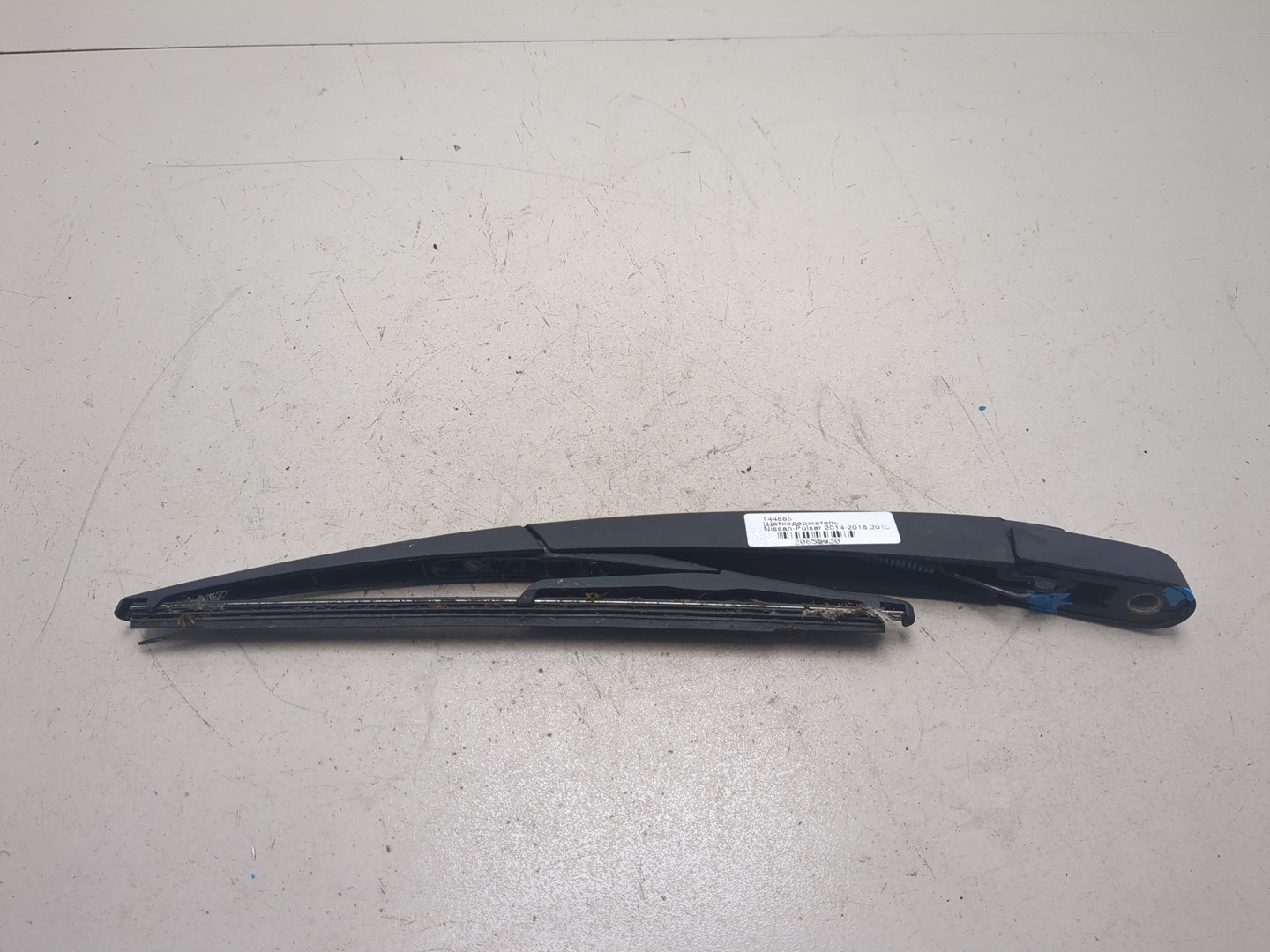 Поводок стеклоочистителя заднего