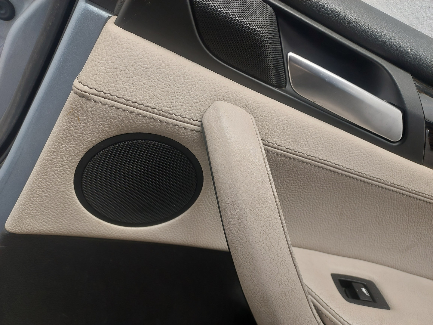 Дверь задняя правая