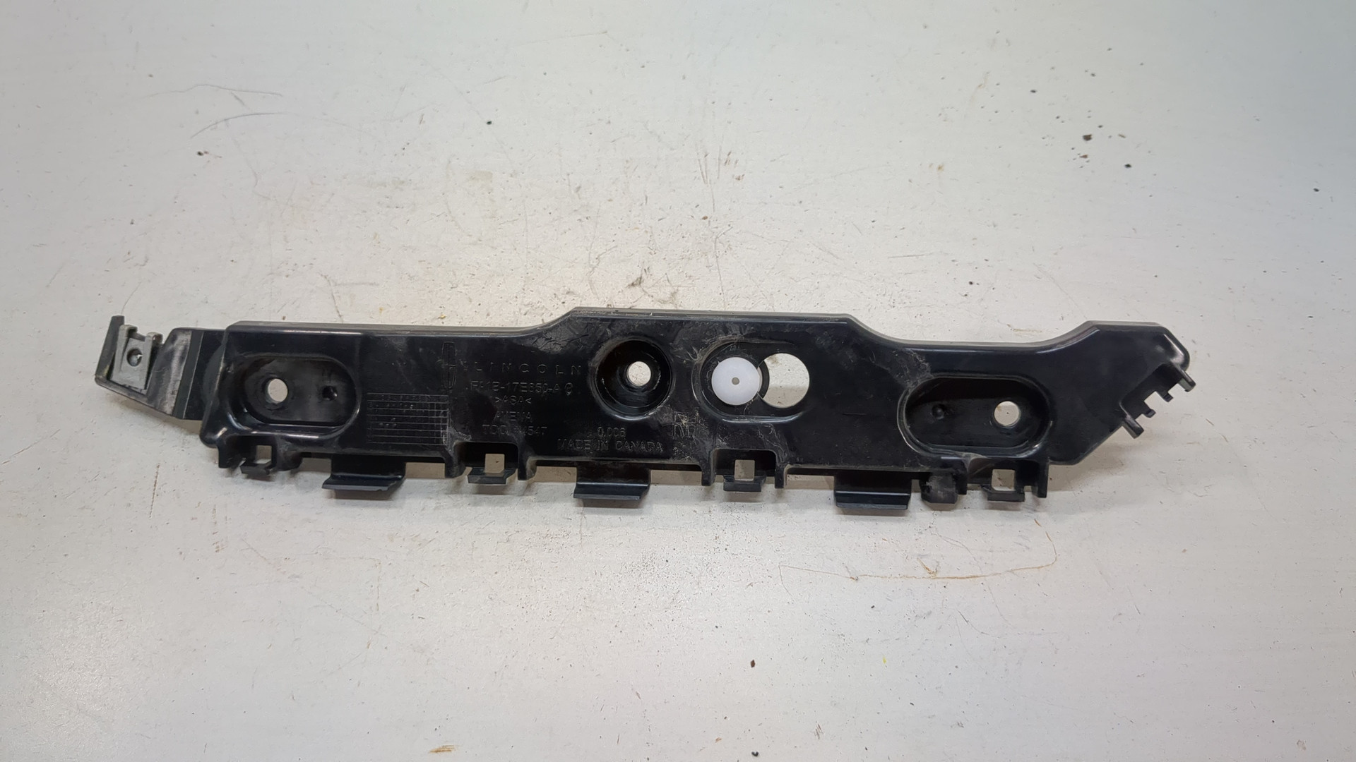 Кронштейн заднего бампера правый