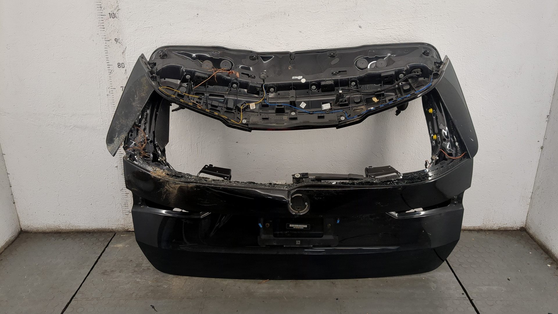 Дверь багажника