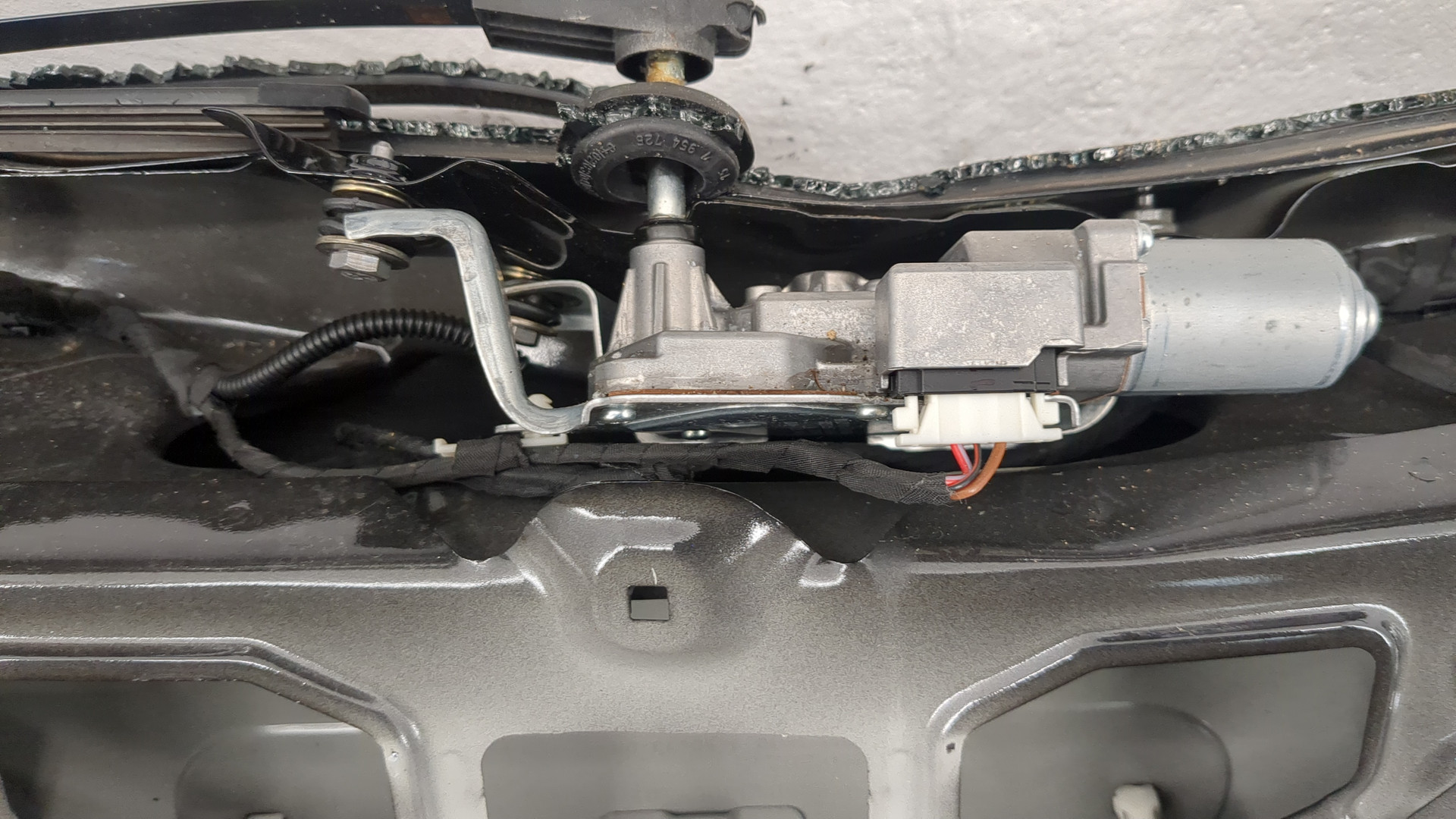 Дверь багажника