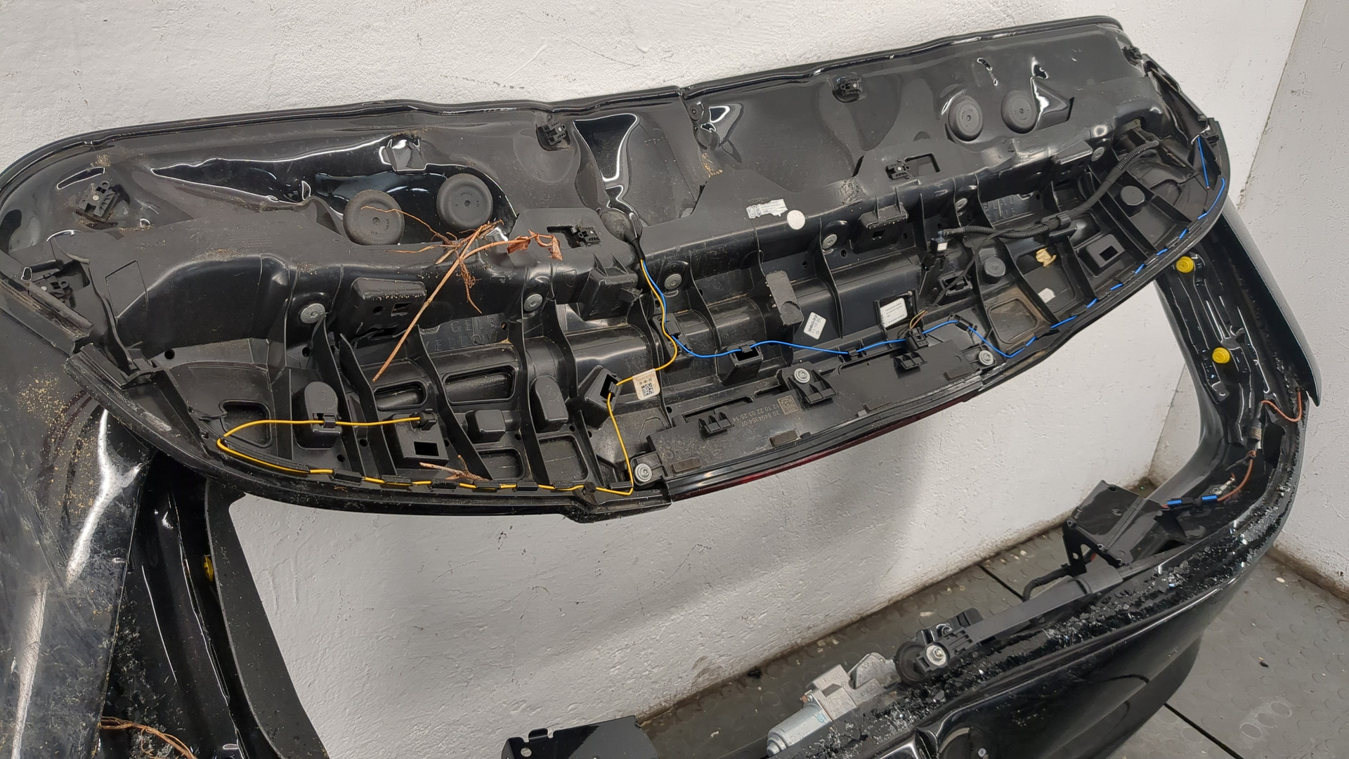 Дверь багажника