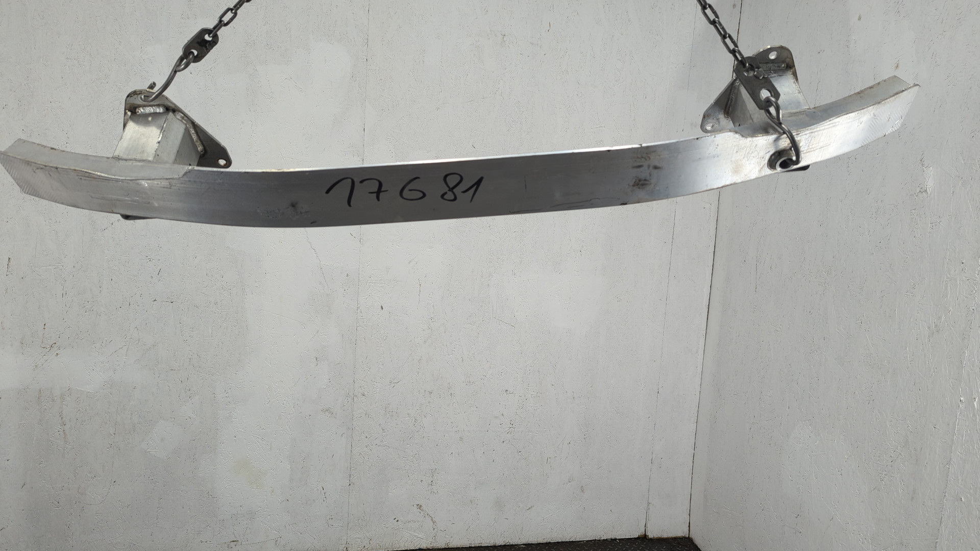 Усилитель заднего бампера