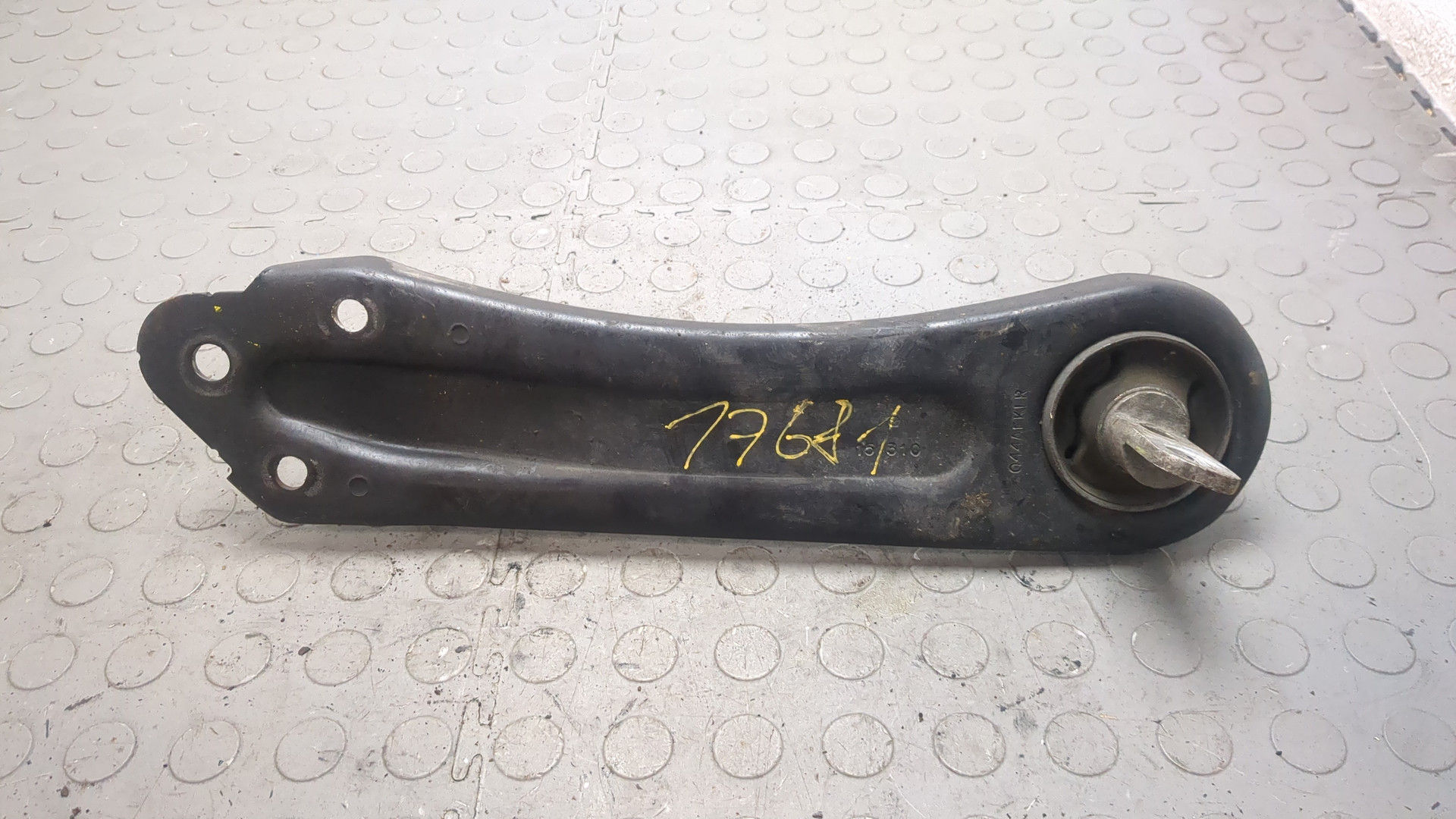 Рычаг задний правый